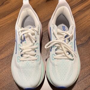 Brooks Women's White and Blue Sneakers